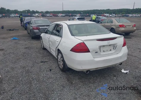 2006 Honda Accord 3.0 Ex z USA, uszkodzony, nr VIN 1HGCM66556A055376